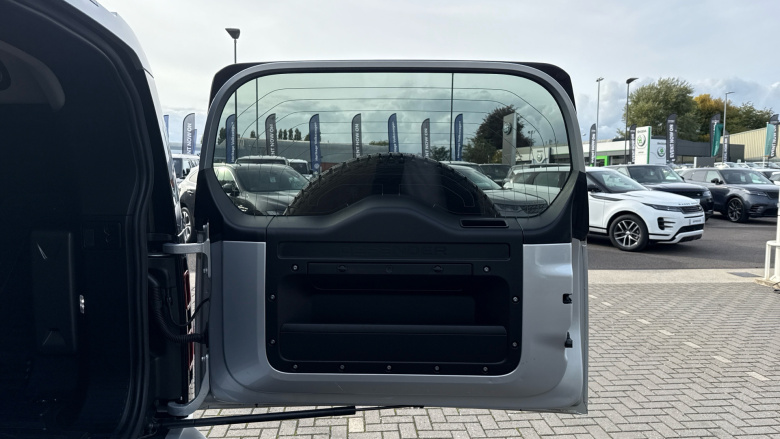 Land Rover Defender 90 Diesel 3.0 D200 Hard Top Auto